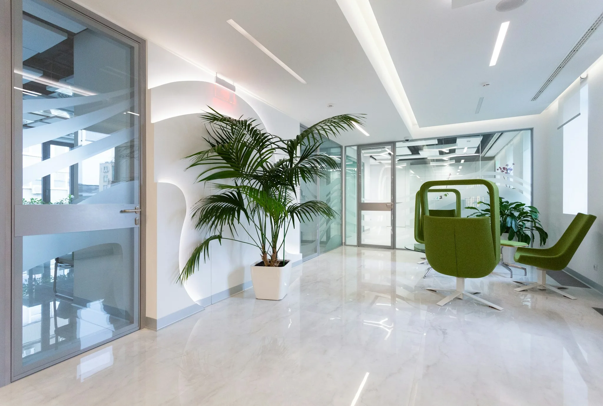 Aydınlık ve modern bir ofis